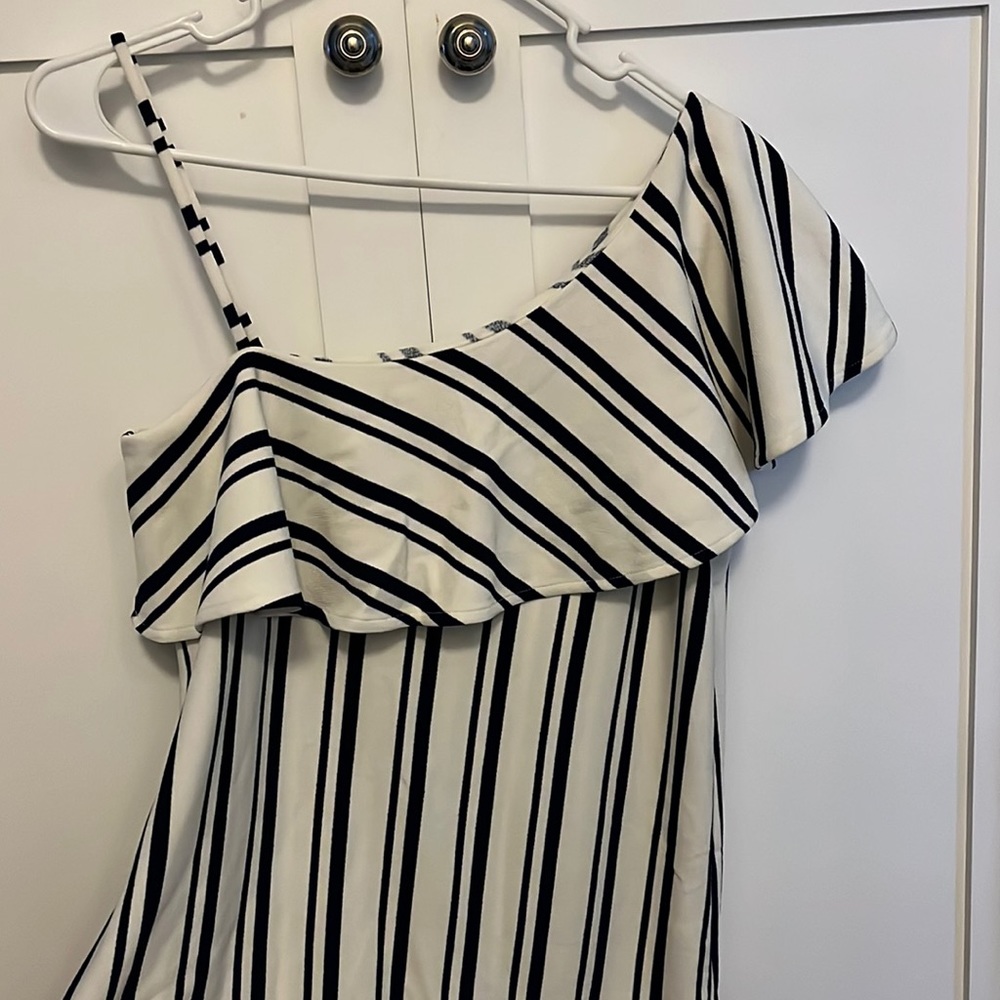 Banana republic ruffle top